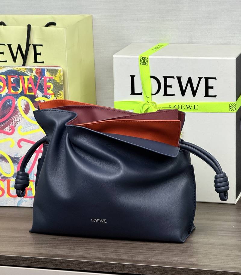Loewe Flamenco 中號 深海軍藍 / Navy（撞色棕紅內裡） 實拍 4