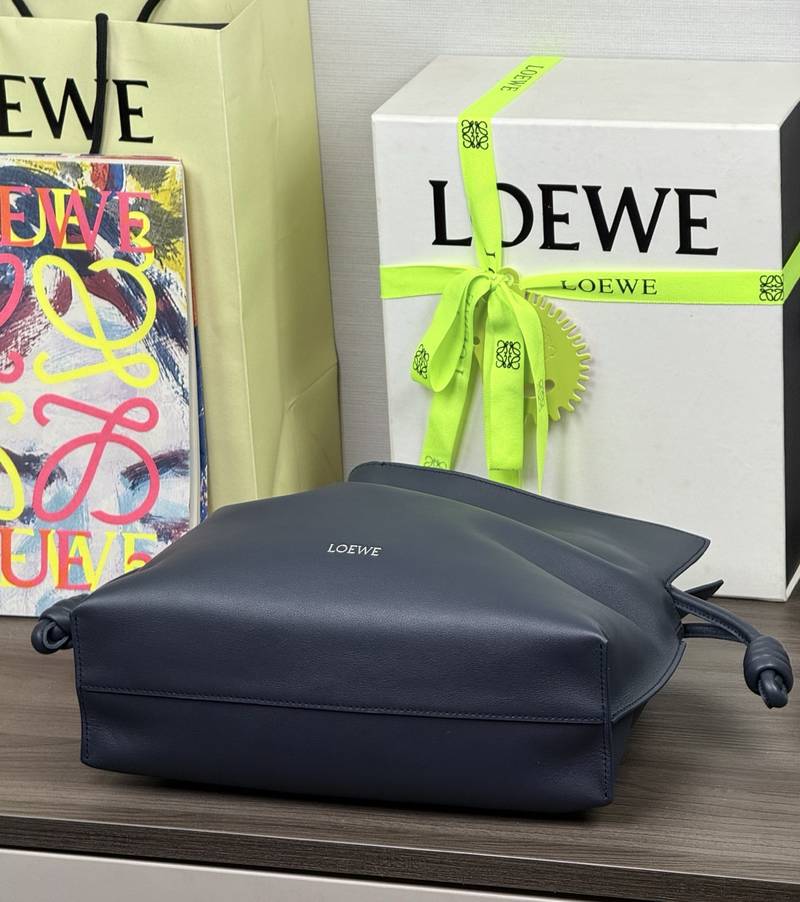 Loewe Flamenco 中號 深海軍藍 / Navy（撞色棕紅內裡） 實拍 5