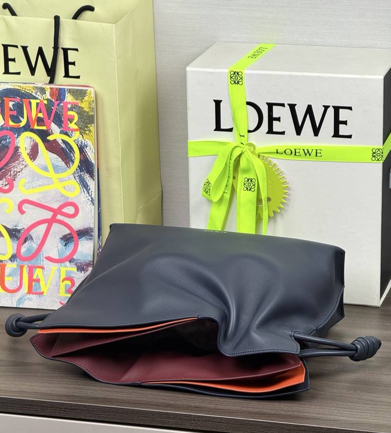 Loewe Flamenco 中號 深海軍藍 / Navy（撞色棕紅內裡） 實拍 6