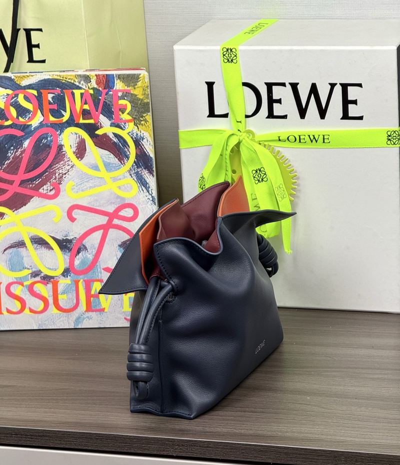 Loewe Flamenco 迷你手袋 深邃藍（深海軍藍） 實拍 3