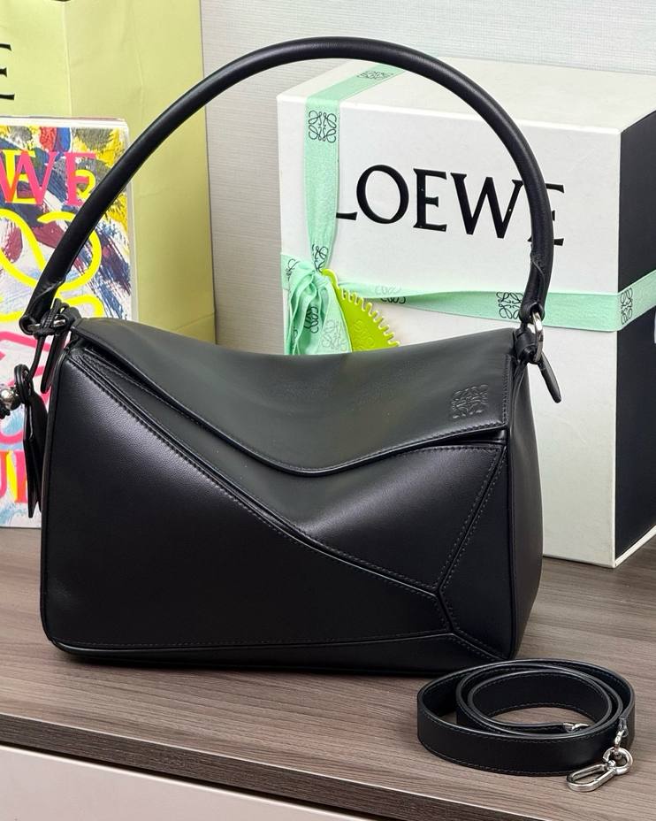 Loewe Featherlight Puzzle 中號 黑色 / Black 實拍 1