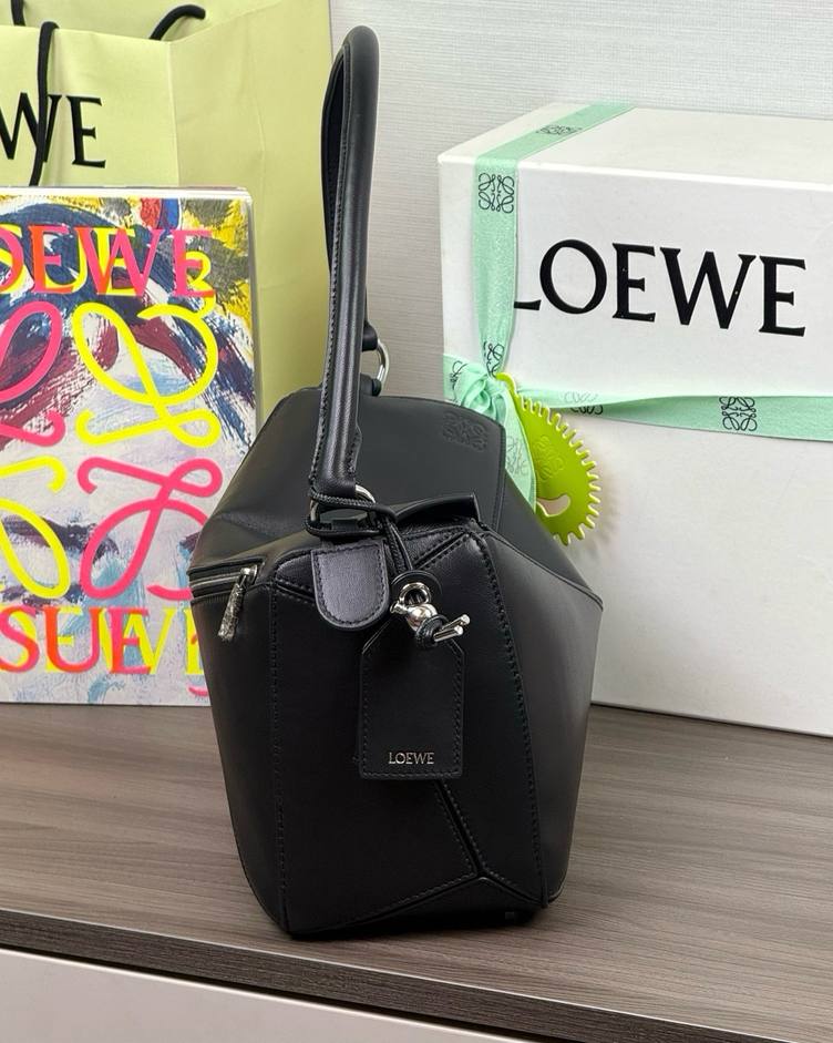 Loewe Featherlight Puzzle 中號 黑色 / Black 實拍 2