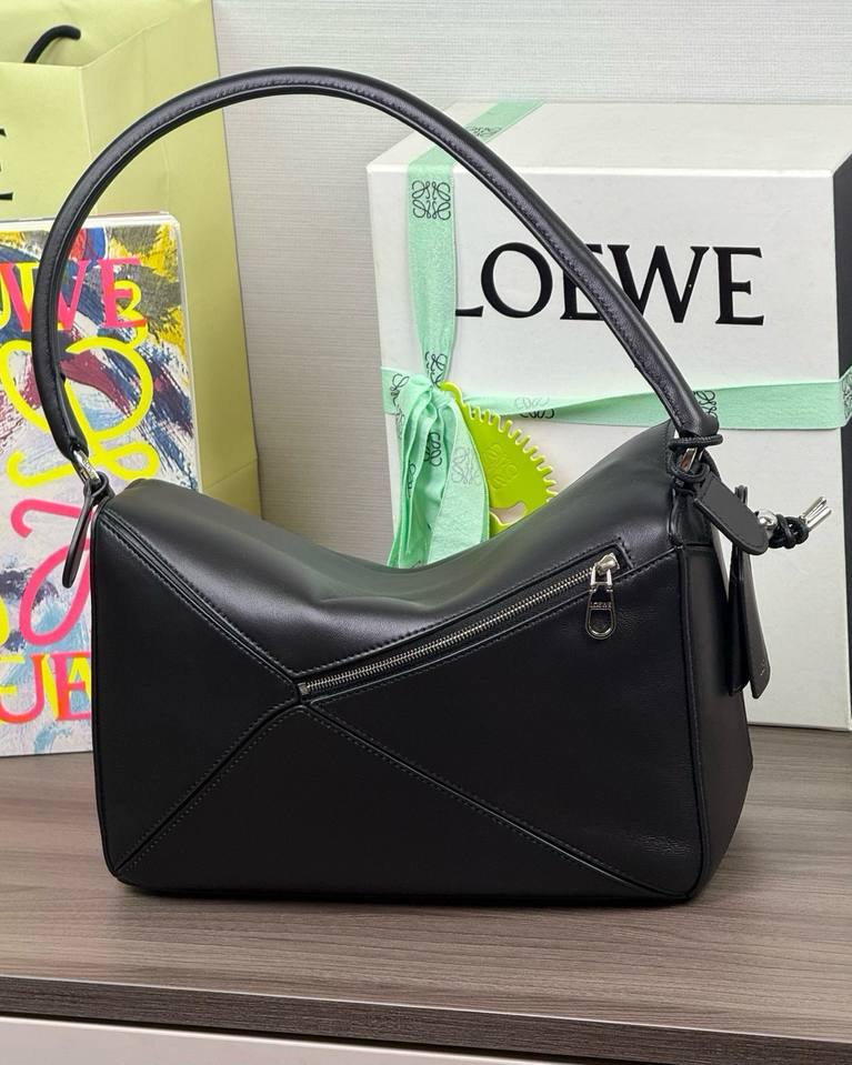 Loewe Featherlight Puzzle 中號 黑色 / Black 實拍 3
