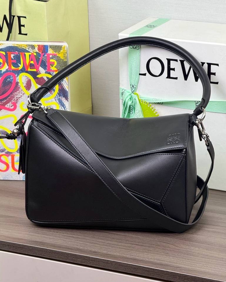 Loewe Featherlight Puzzle 中號 黑色 / Black 實拍 4