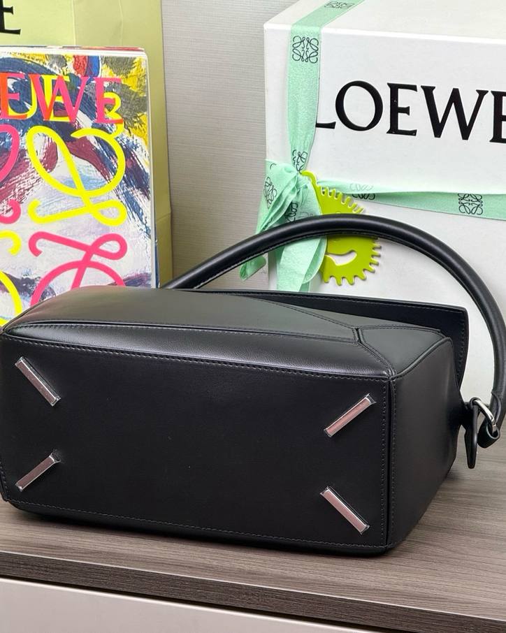 Loewe Featherlight Puzzle 中號 黑色 / Black 實拍 6