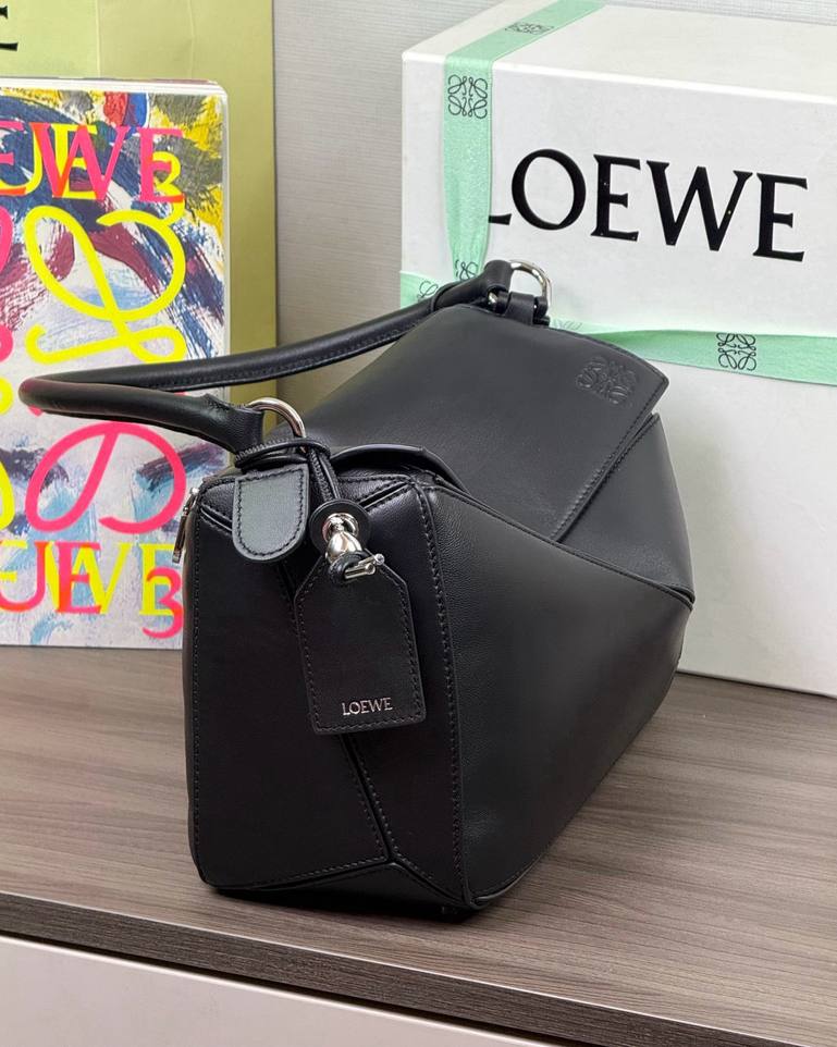 Loewe Featherlight Puzzle 中號 黑色 / Black 實拍 7