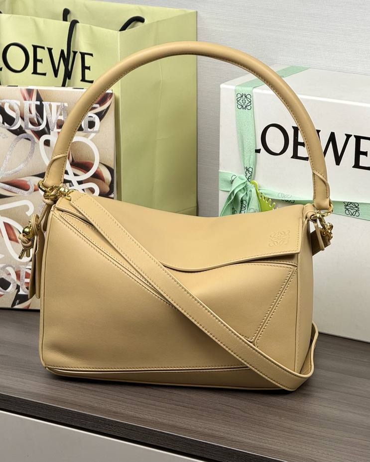 Loewe Featherlight Puzzle 中號（複刻）實拍