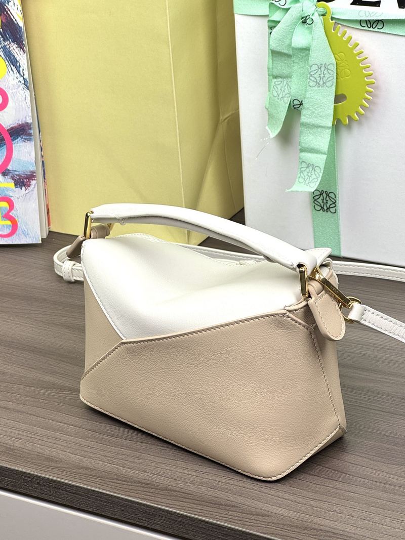 Loewe Mini Puzzle Edge 手袋 柔白拼經典拼圖 實拍 3