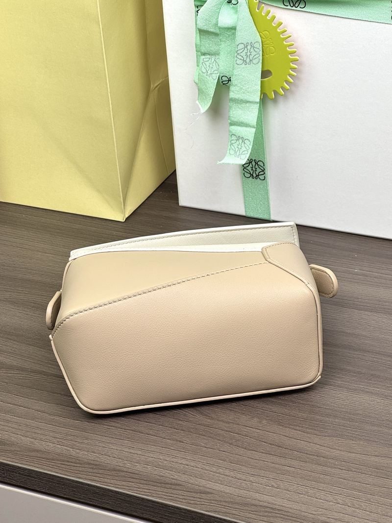 Loewe Mini Puzzle Edge 手袋 柔白拼經典拼圖 實拍 4