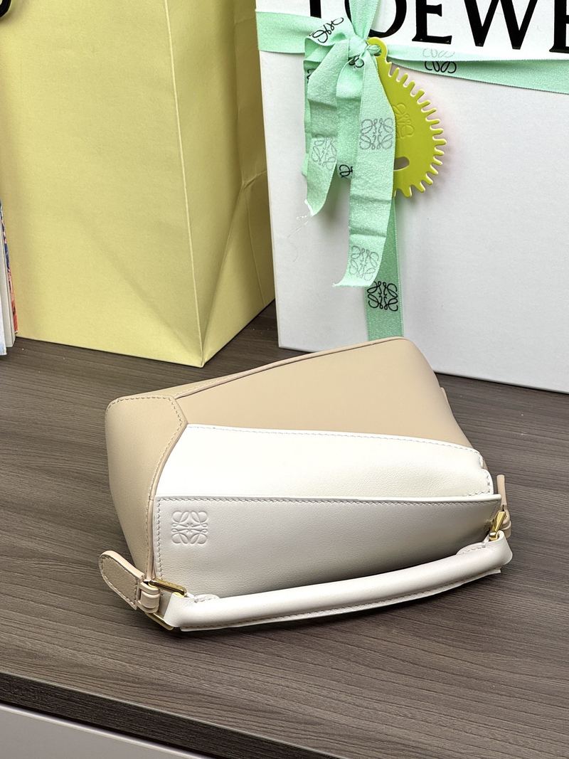Loewe Mini Puzzle Edge 手袋 柔白拼經典拼圖 實拍 5