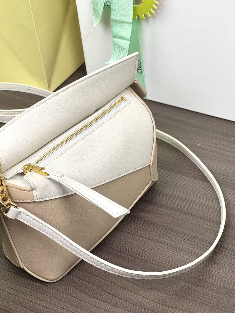 Loewe Mini Puzzle Edge 手袋 柔白拼經典拼圖 實拍 6