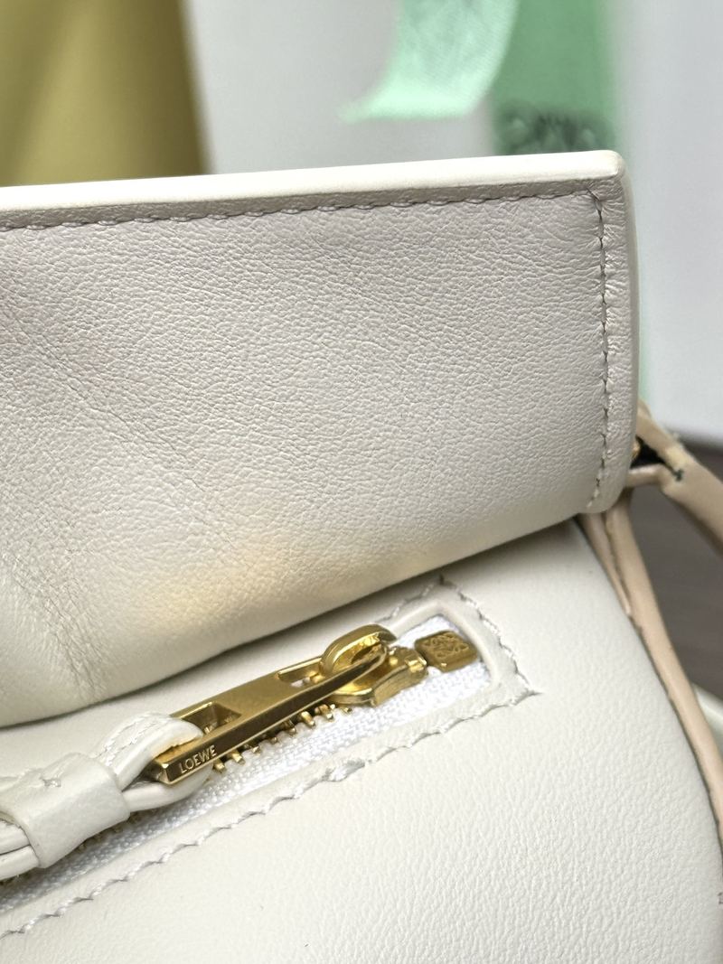 Loewe Mini Puzzle Edge 手袋 柔白拼經典拼圖 實拍 9