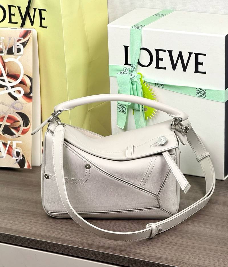 Loewe Panta Puzzle 小號 淺輕靈灰 / Ash Grey 實拍 1