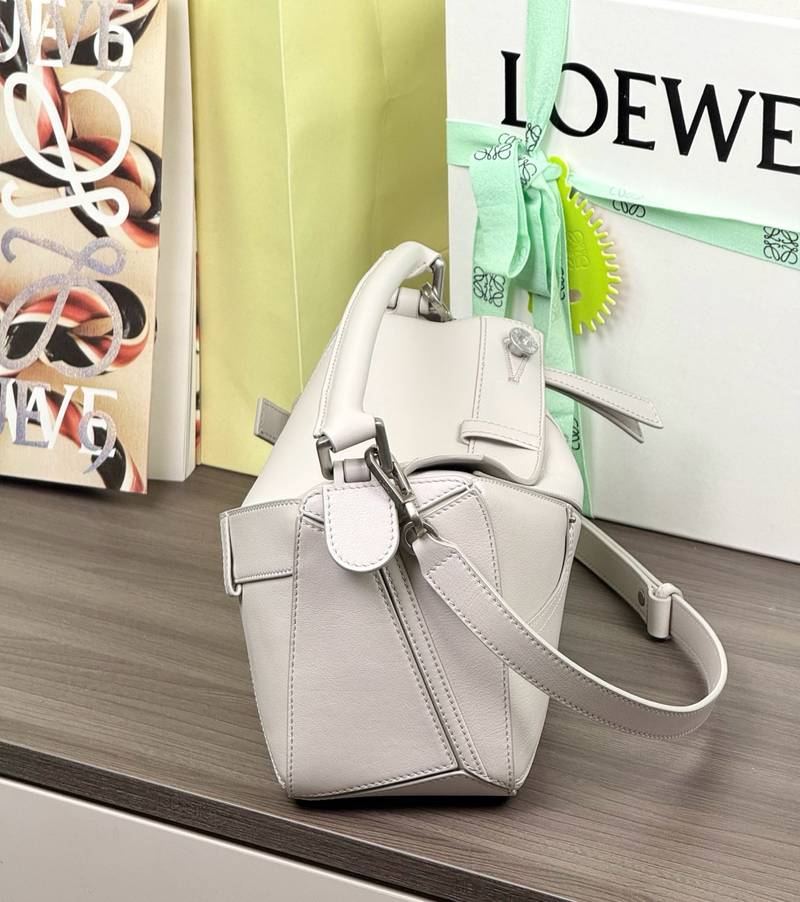 Loewe Panta Puzzle 小號 淺輕靈灰 / Ash Grey 實拍 2