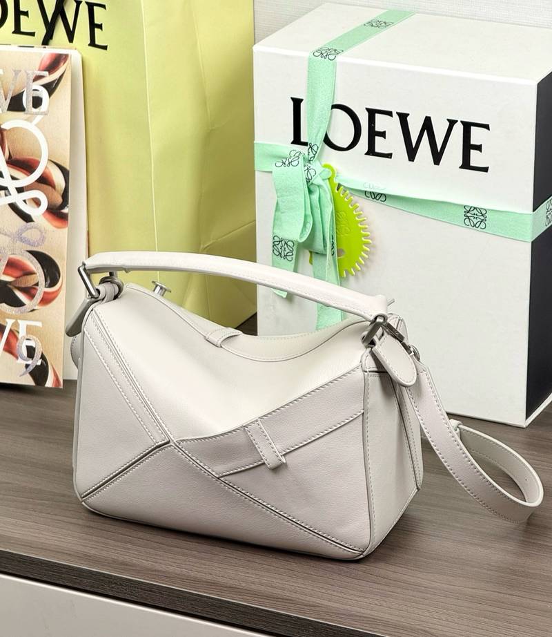 Loewe Panta Puzzle 小號 淺輕靈灰 / Ash Grey 實拍 3