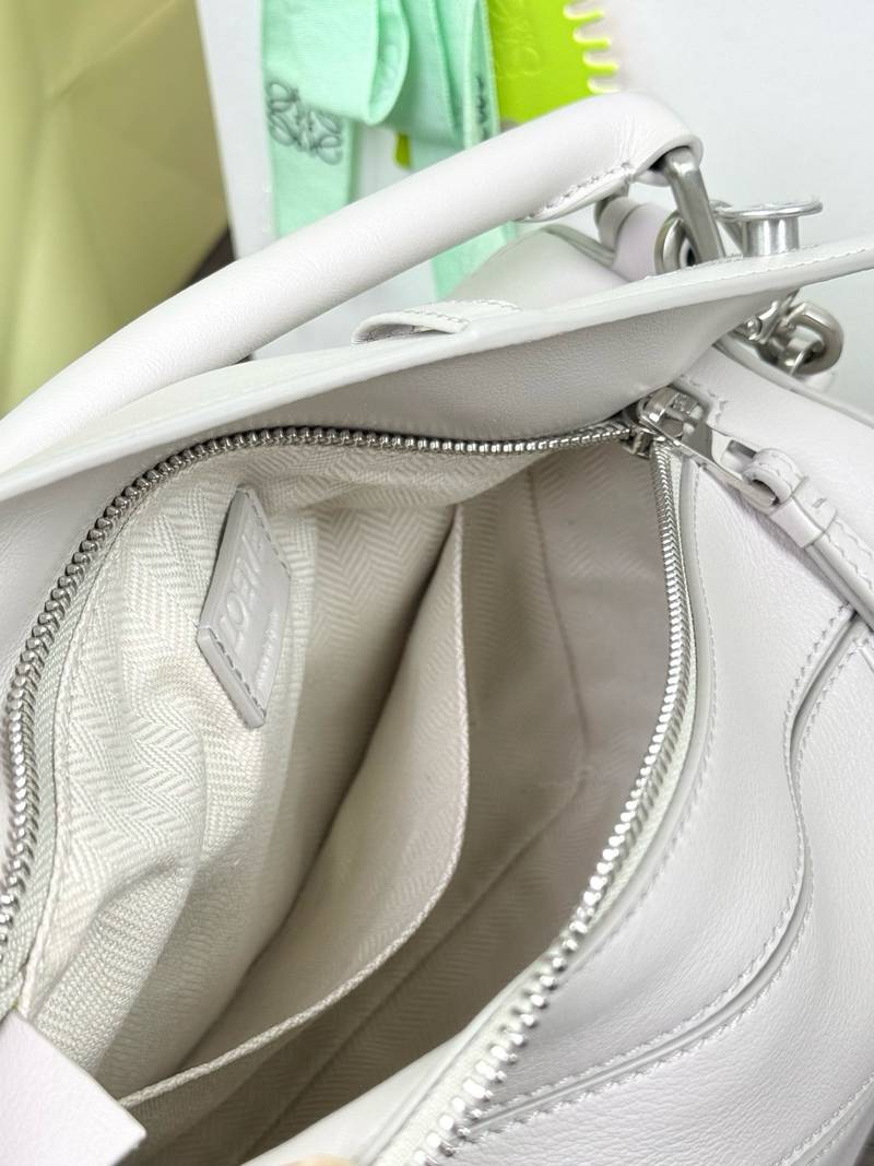 Loewe Panta Puzzle 小號 淺輕靈灰 / Ash Grey 實拍 7
