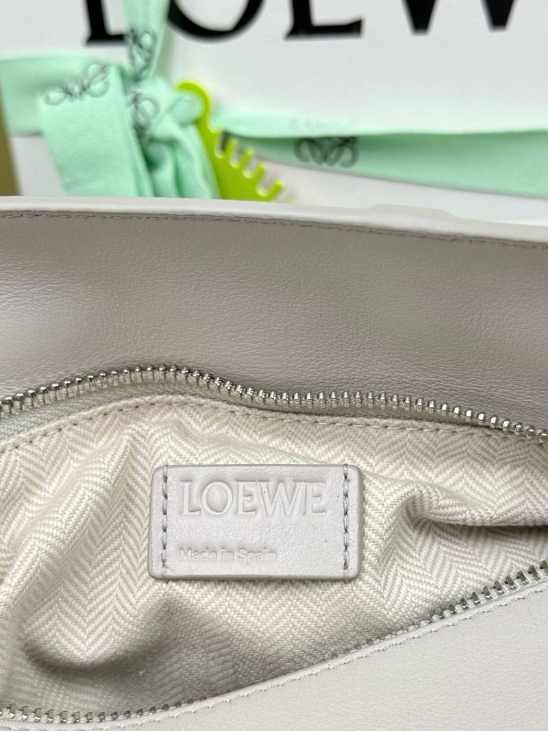 Loewe Panta Puzzle 小號 淺輕靈灰 / Ash Grey 實拍 8