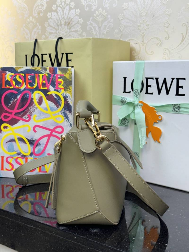 Loewe Panta Puzzle 小號 橄欖綠 / Sage 實拍 2