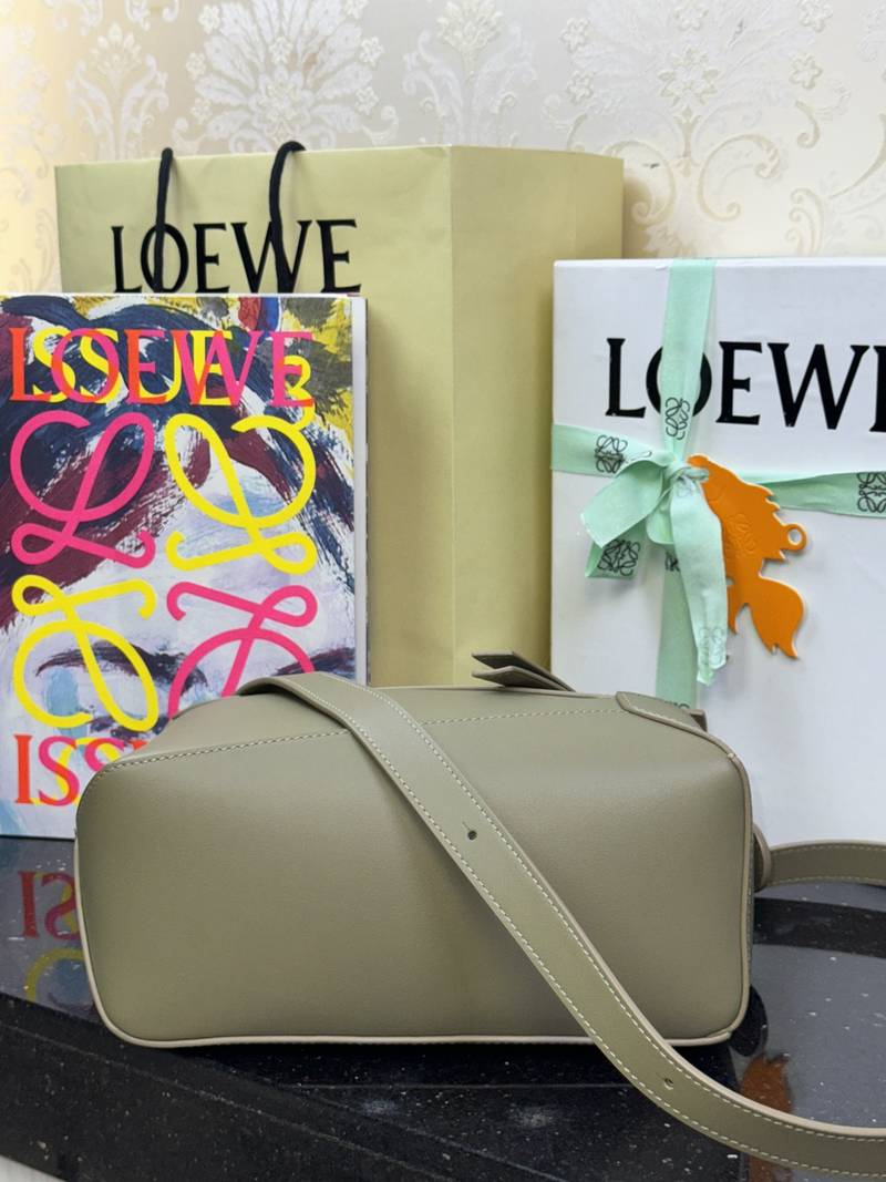 Loewe Panta Puzzle 小號 橄欖綠 / Sage 實拍 4