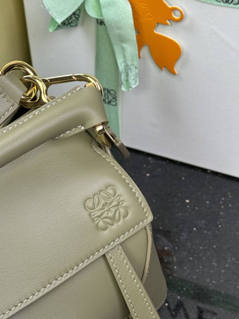 Loewe Panta Puzzle 小號 橄欖綠 / Sage 實拍 5