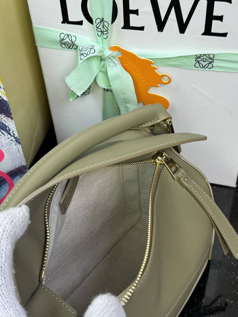 Loewe Panta Puzzle 小號 橄欖綠 / Sage 實拍 7