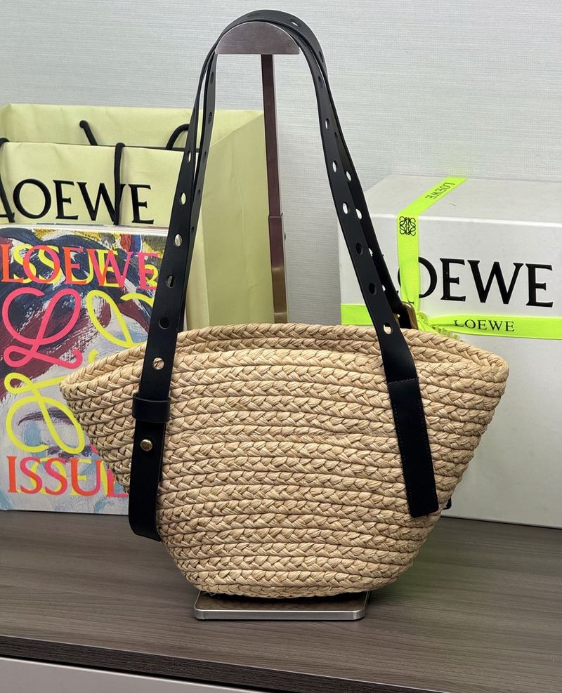 Loewe Punch Hole 洞洞草編手袋 自然色 實拍 4