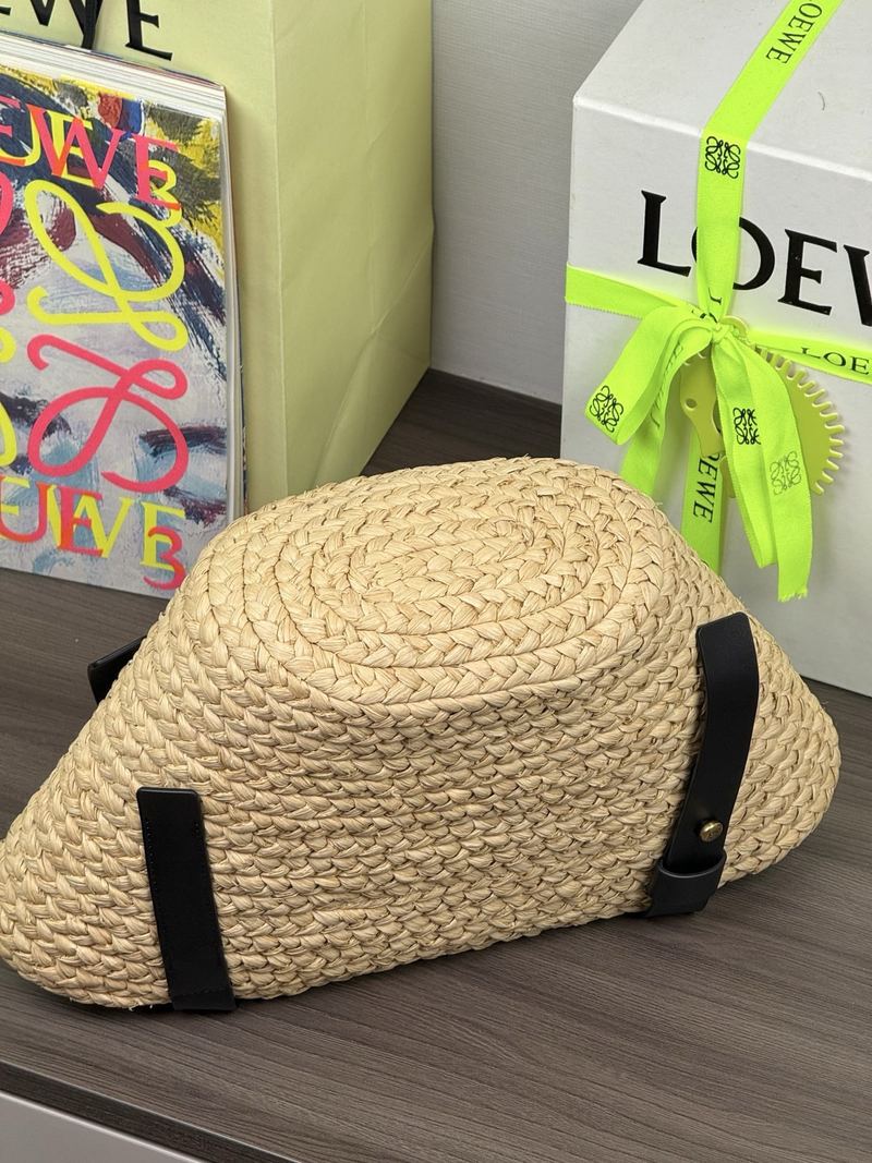 Loewe Punch Hole 洞洞草編手袋 自然色 實拍 5