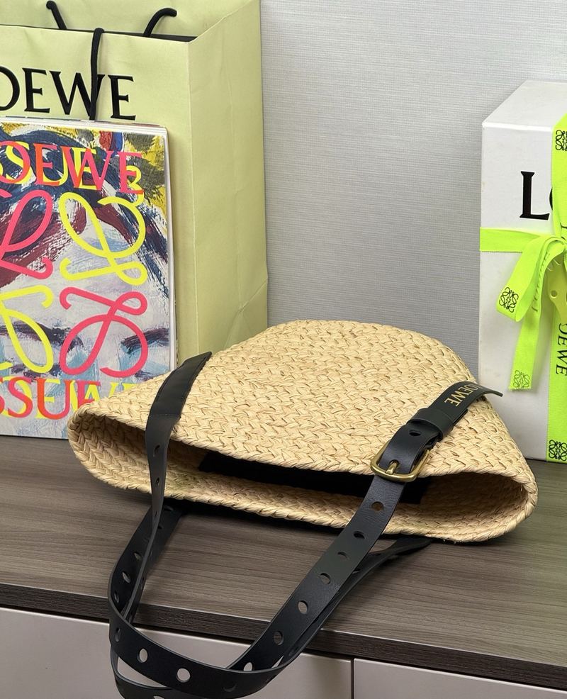 Loewe Punch Hole 洞洞草編手袋 自然色 實拍 6
