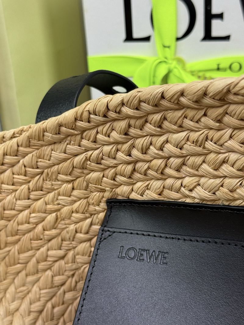 Loewe Punch Hole 洞洞草編手袋 自然色 實拍 9