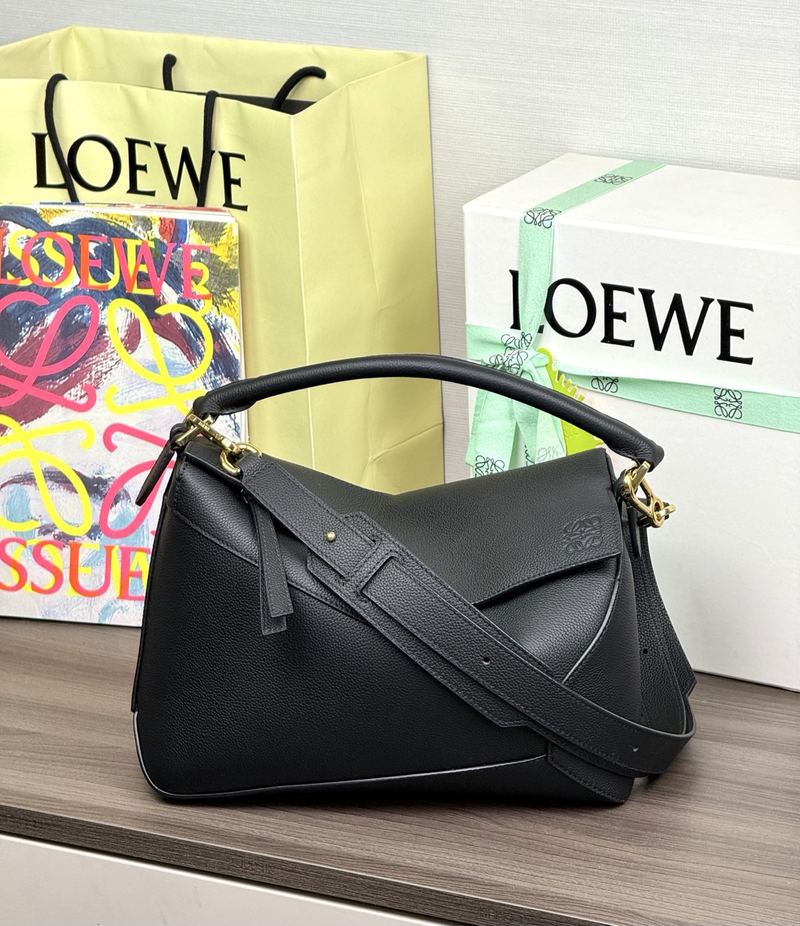 Loewe Puzzle Edge 中號手袋 黑色（荔枝紋） 實拍 1