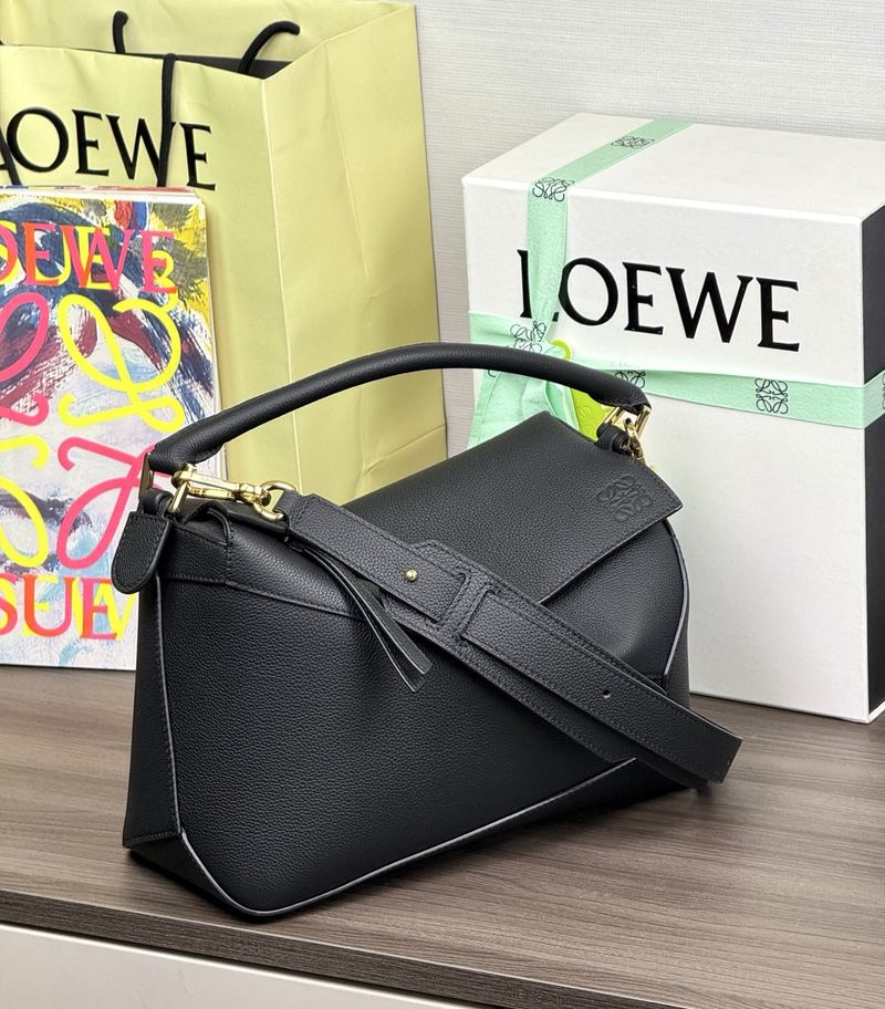 Loewe Puzzle Edge 中號手袋 黑色（荔枝紋） 實拍 2