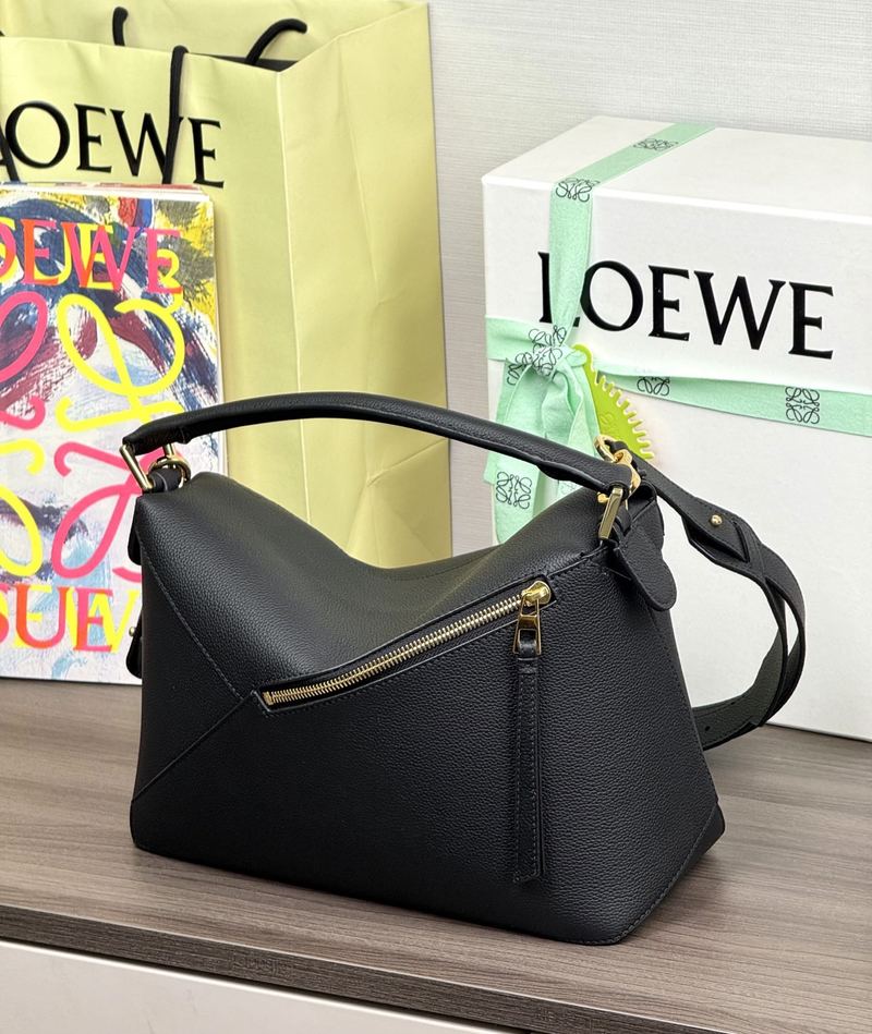 Loewe Puzzle Edge 中號手袋 黑色（荔枝紋） 實拍 4