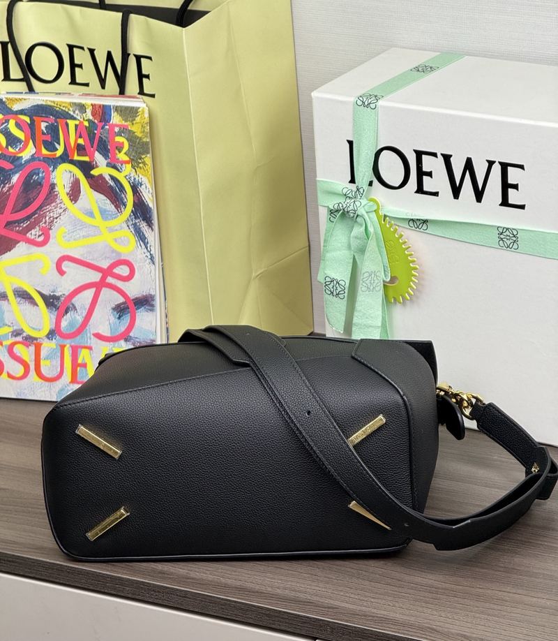 Loewe Puzzle Edge 中號手袋 黑色（荔枝紋） 實拍 5