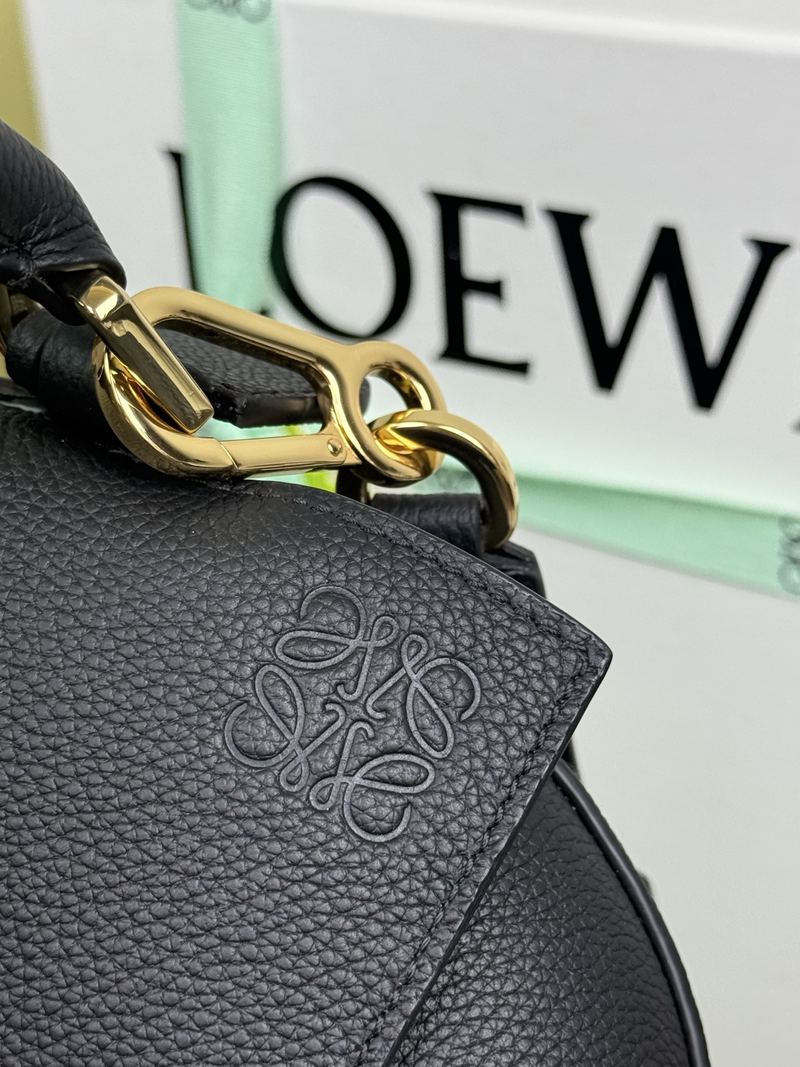 Loewe Puzzle Edge 中號手袋 黑色（荔枝紋） 實拍 7
