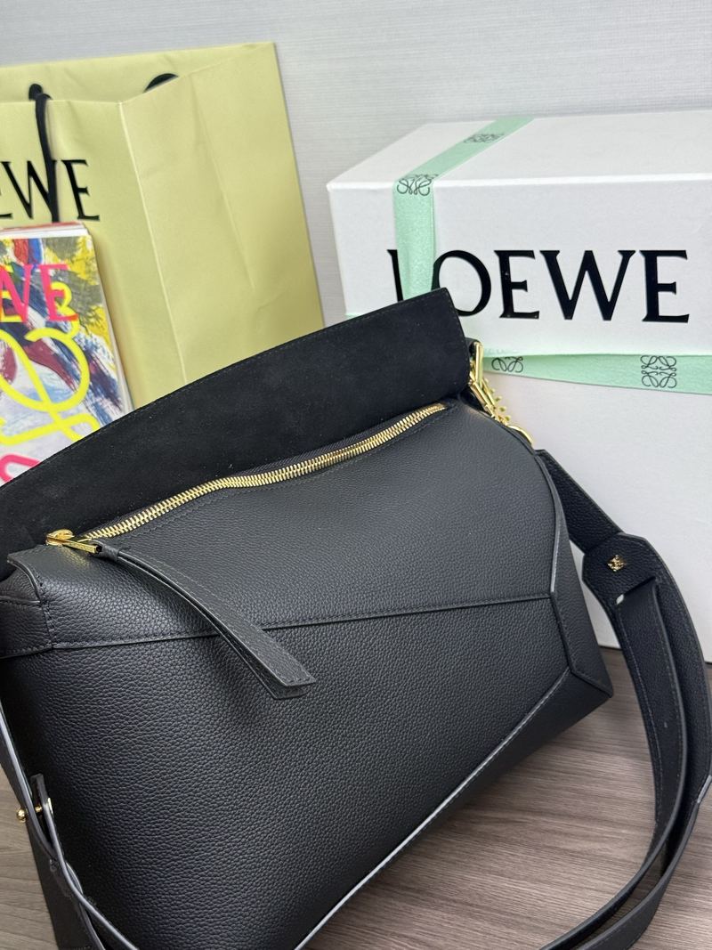 Loewe Puzzle Edge 中號手袋 黑色（荔枝紋） 實拍 8
