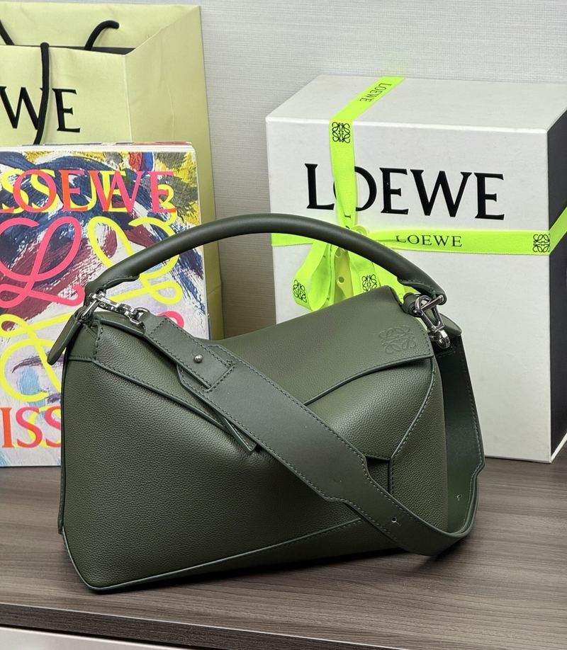 Loewe Puzzle Edge 中號手袋 墨綠（寶瓶綠） 實拍 2