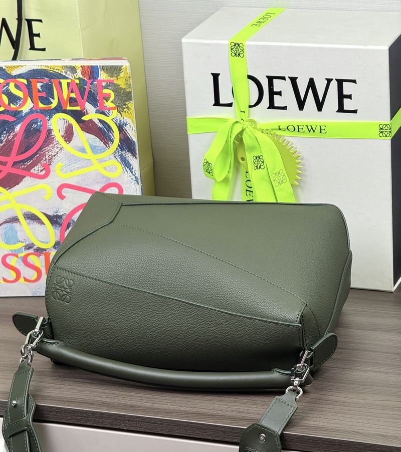 Loewe Puzzle Edge 中號手袋 墨綠（寶瓶綠） 實拍 6