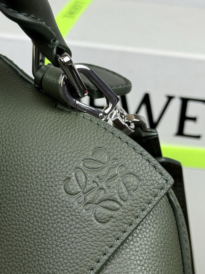 Loewe Puzzle Edge 中號手袋 墨綠（寶瓶綠） 實拍 7