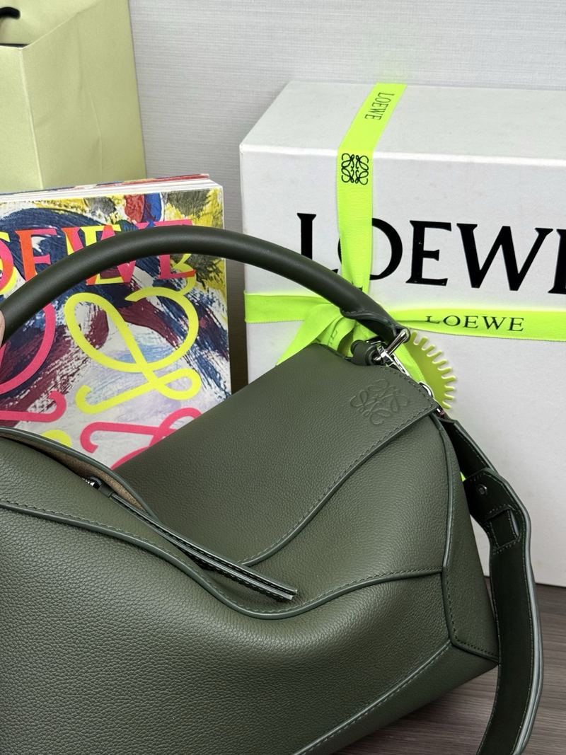 Loewe Puzzle Edge 中號手袋 墨綠（寶瓶綠） 實拍 8