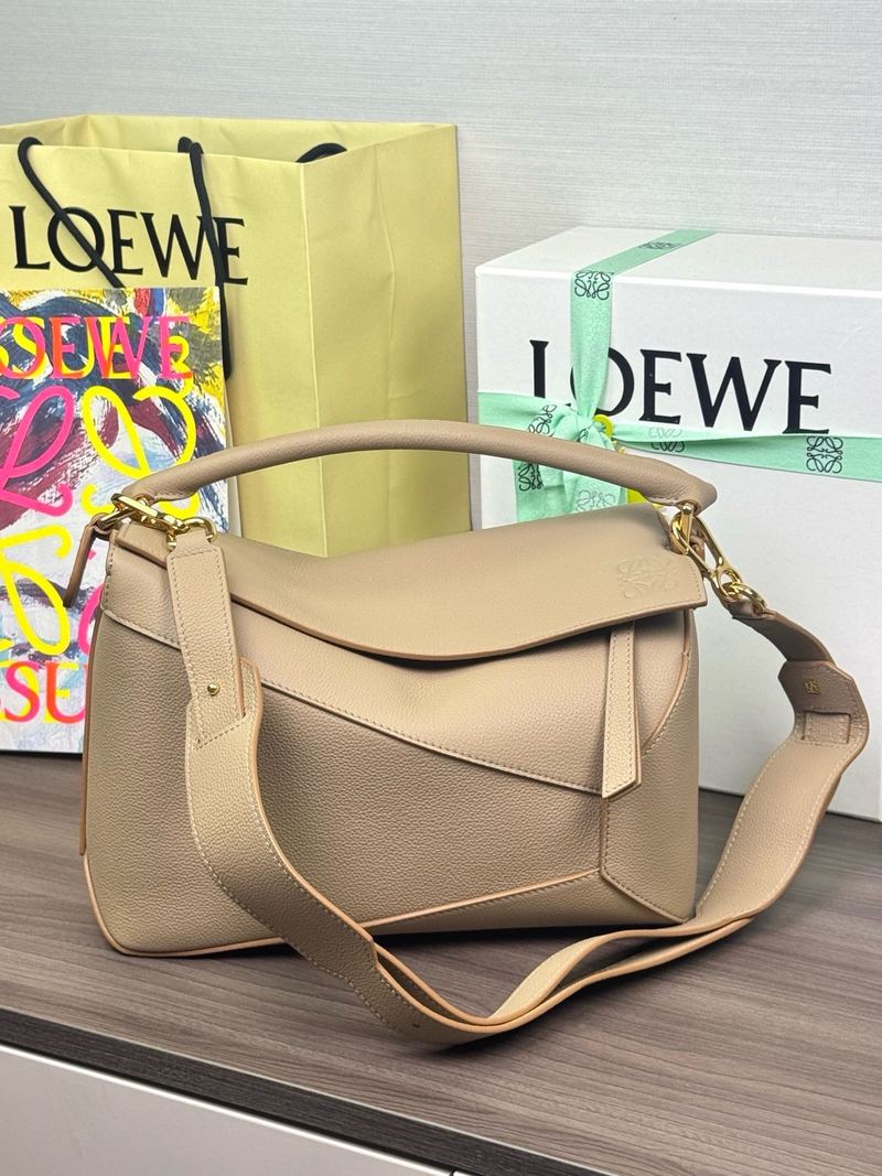 Loewe Puzzle Edge 中號手袋 沙色 實拍 1