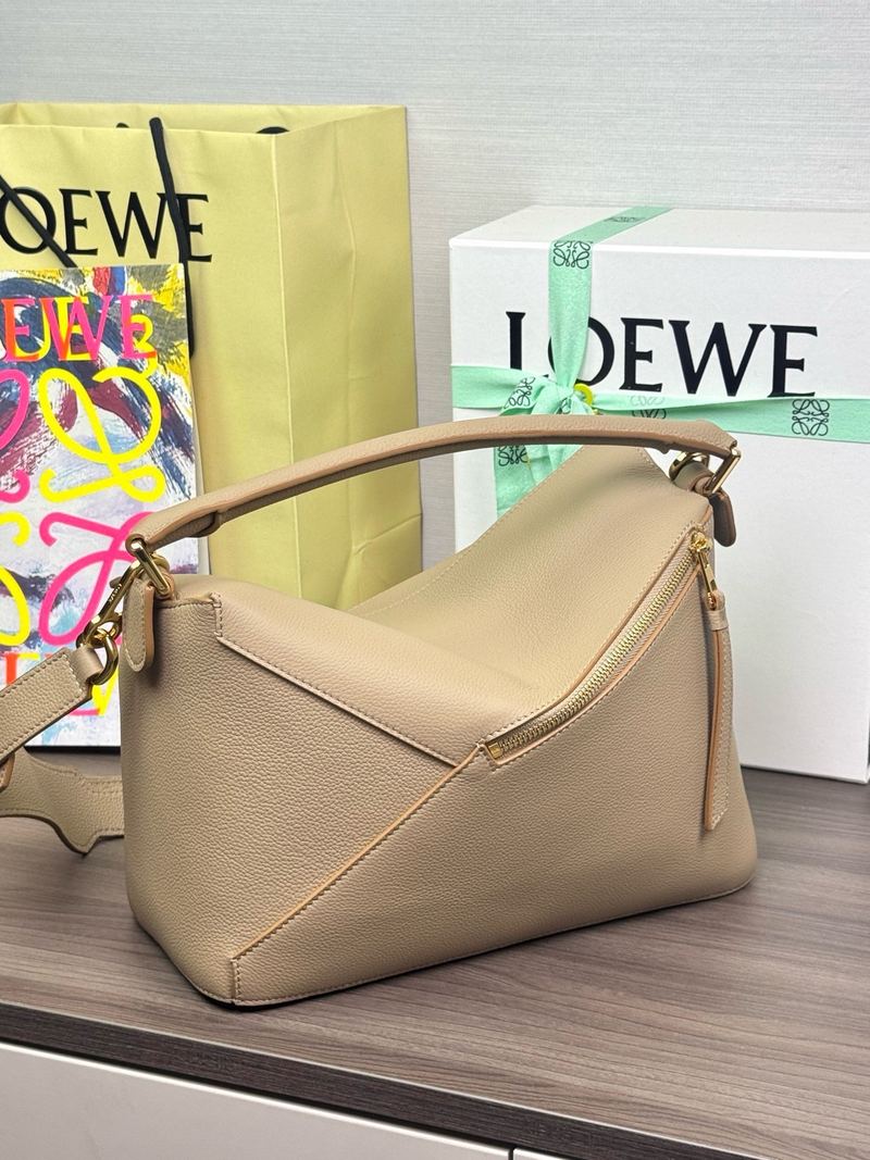 Loewe Puzzle Edge 中號手袋 沙色 實拍 3