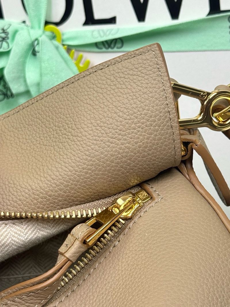Loewe Puzzle Edge 中號手袋 沙色 實拍 9