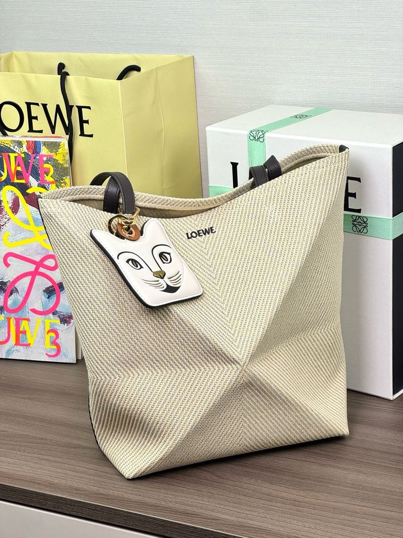 Loewe Puzzle Fold 中號托特手袋 奶油白 實拍 2
