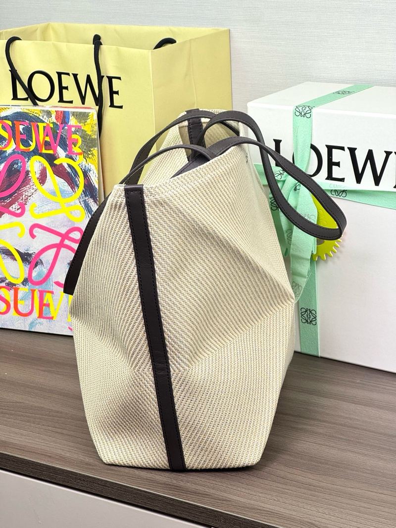 Loewe Puzzle Fold 中號托特手袋 奶油白 實拍 3