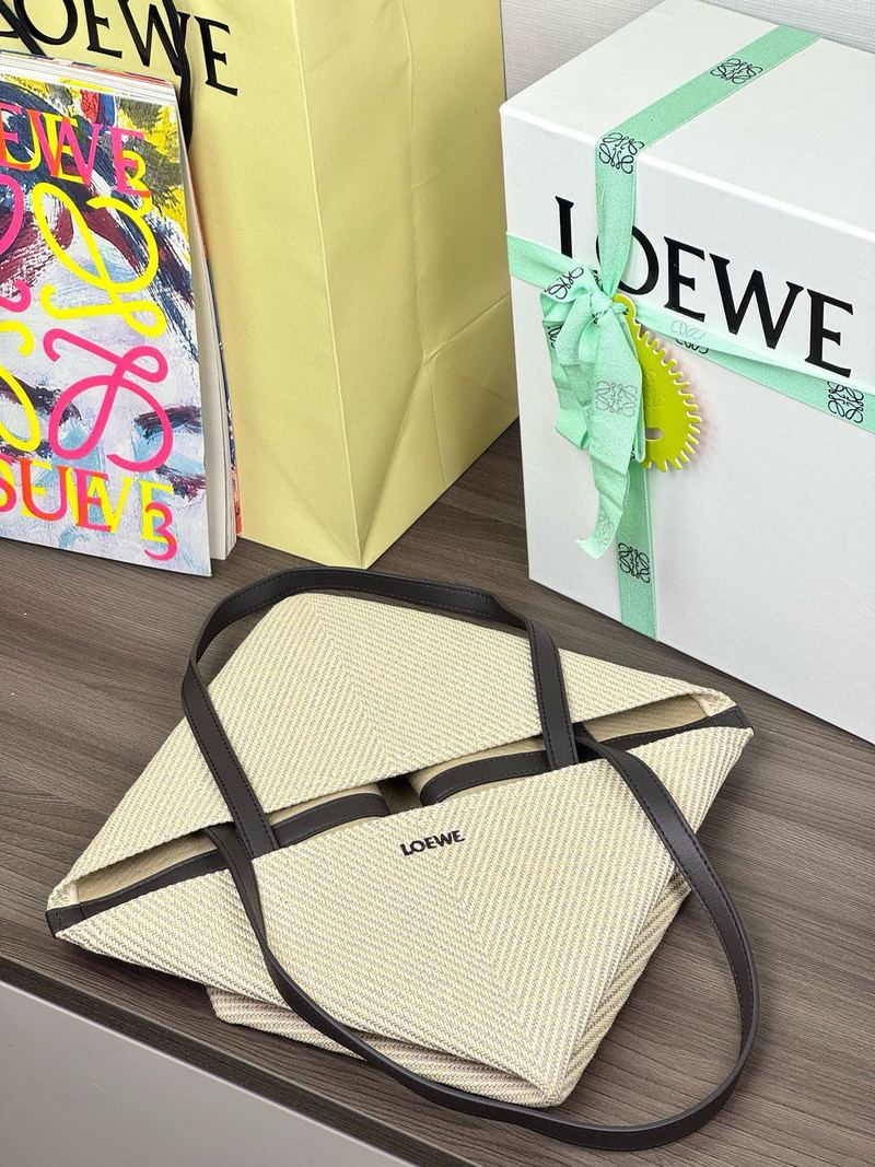 Loewe Puzzle Fold 中號托特手袋 奶油白 實拍 5