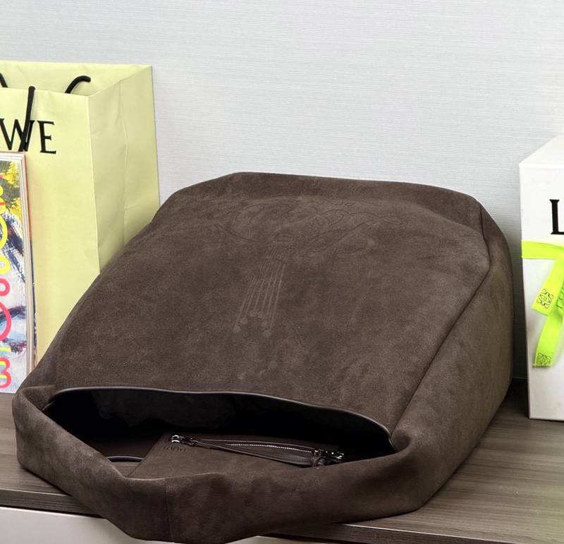 Loewe Roomy Hobo 深棕 / Brown（絨面牛皮） 實拍 7