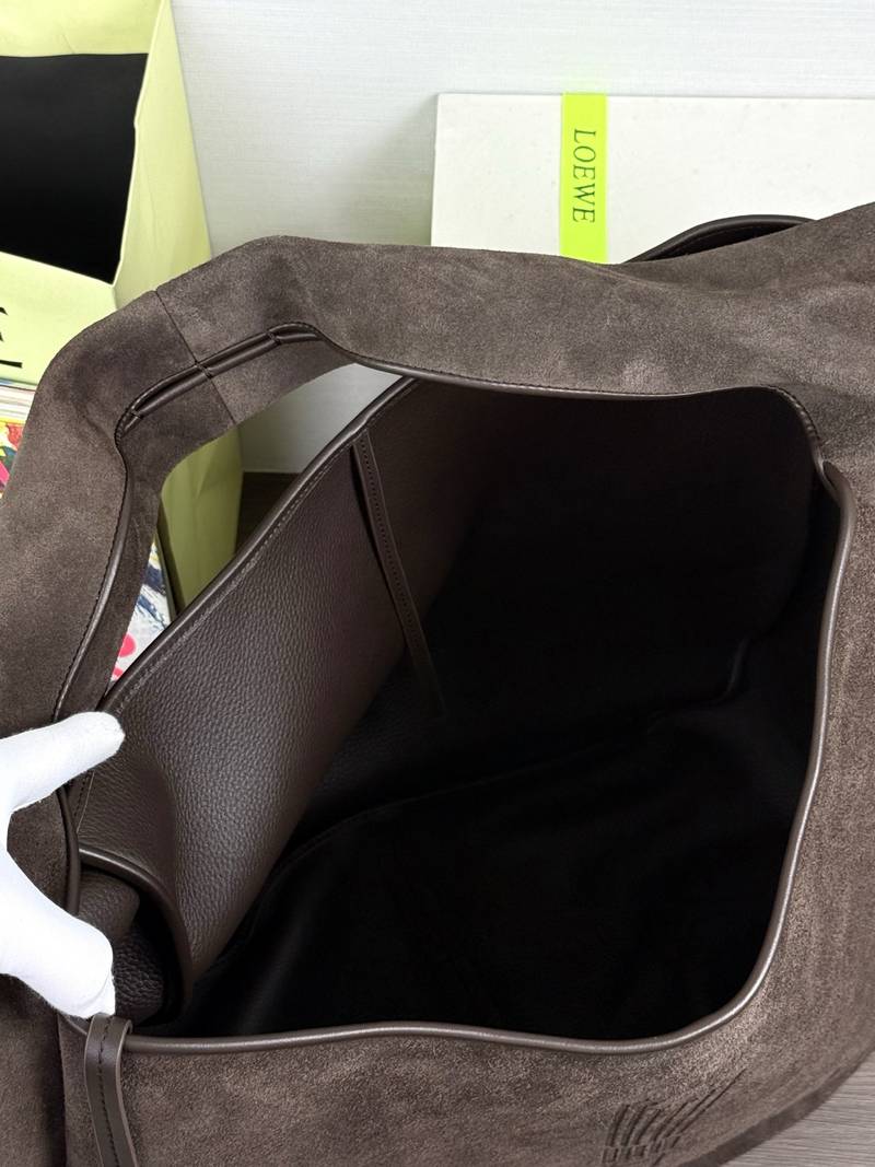 Loewe Roomy Hobo 深棕 / Brown（絨面牛皮） 實拍 9