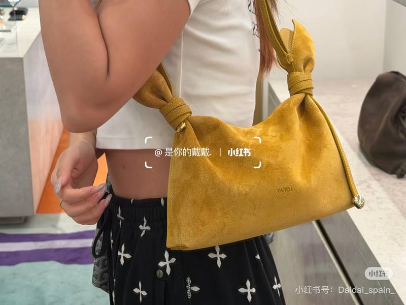 Loewe Scarf 迷你手袋 赭黃 / Ochre（絨面） 實拍 2