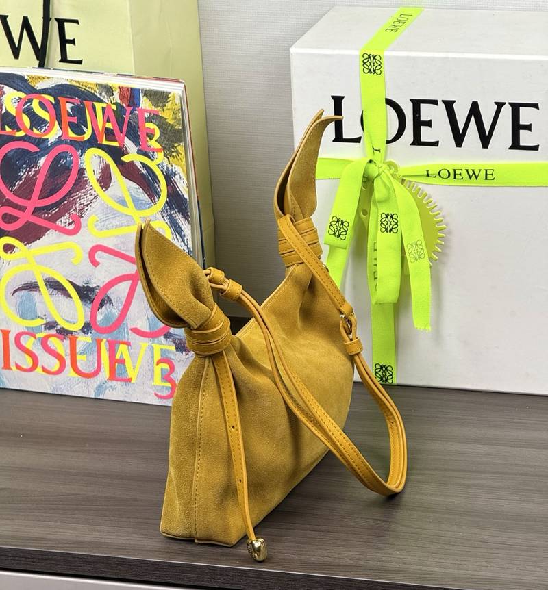 Loewe Scarf 迷你手袋 赭黃 / Ochre（絨面） 實拍 3