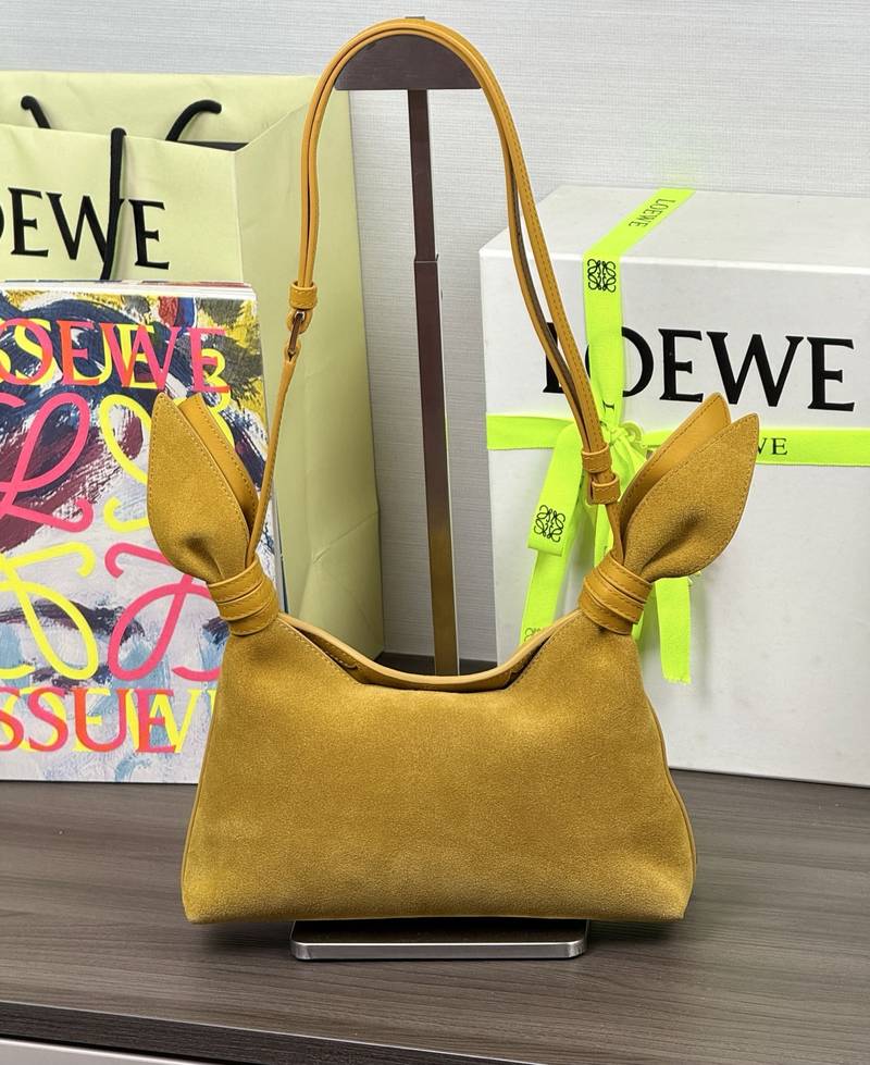 Loewe Scarf 迷你手袋 赭黃 / Ochre（絨面） 實拍 4